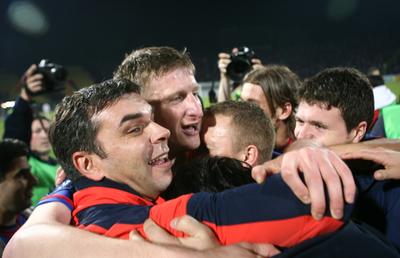 20 de ani de la FCSB - Rapid » Povestea „sfertului” dramatic din Cupa UEFA: dueluri tari, orgolii, rivalitate și o ocazie uriașă în minutul 89