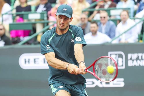 Americanul Tommy Paul (18 ATP) l-a învins pe Roman Andres Burruchaga (62 ATP), scor 6-1, 3-6, 7-5, în finala turneului de la Houston. La 28 de ani, americanul obține primul titlu din carieră pe zgură.