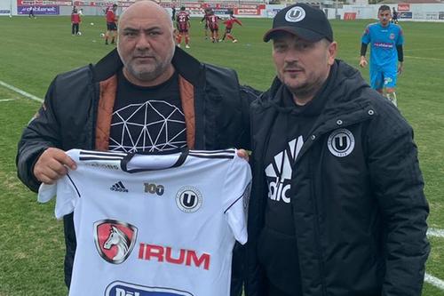 Lucas Fanieros alături de Daniel Stanciu, director executiv U Cluj, după un meci amical. Sursă foto: facebook FC Universitatea Cluj