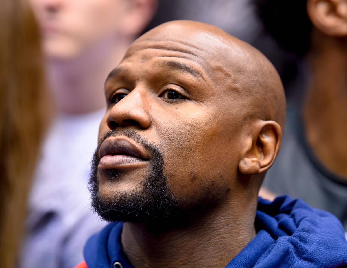 Floyd Mayweather, scandal cu fratele viitorului său adversar! L-a bătut și l-a amenințat: „O să-l omor pe nenorocitul ăsta”