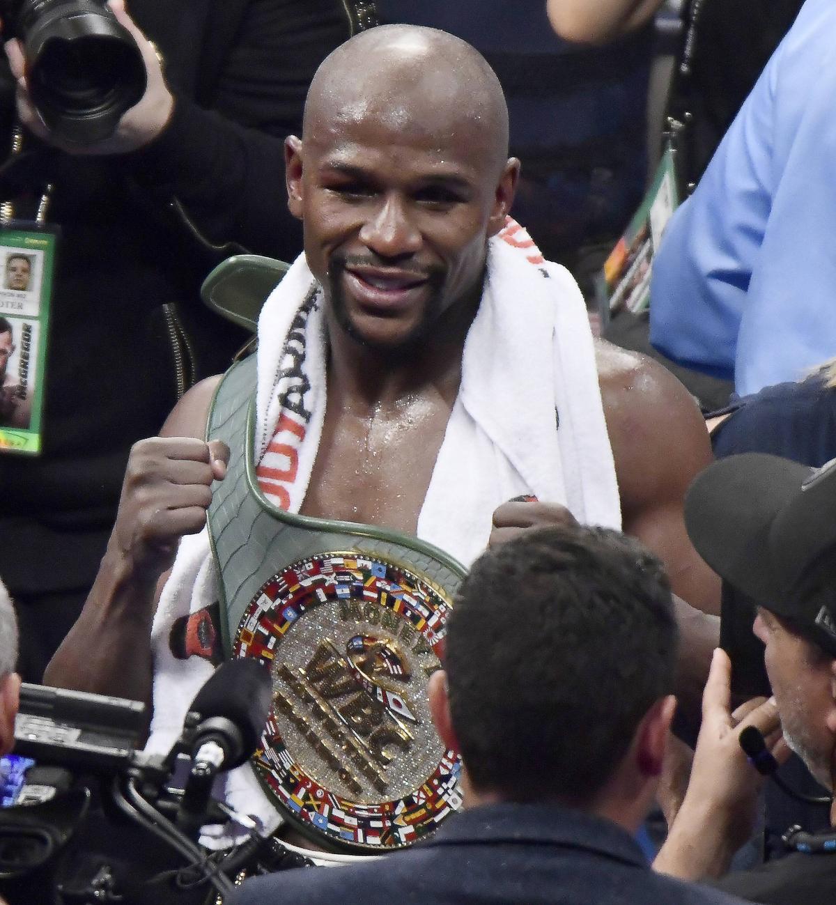 Floyd Mayweather, scandal cu fratele viitorului său adversar! L-a bătut și l-a amenințat: „O să-l omor pe nenorocitul ăsta”