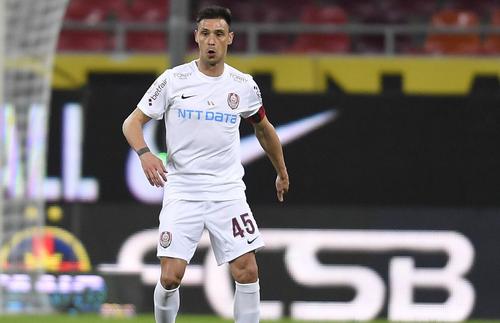 Mario Camora (34 de ani, fundaș stânga) este titular la CFR Cluj în meciul cu Academica Clinceni și bifează o bornă impresionantă.