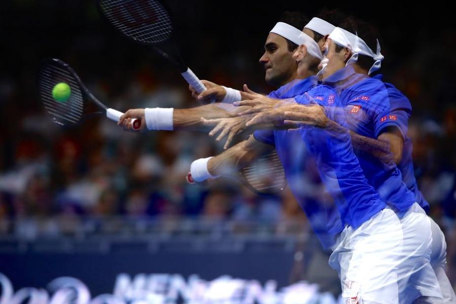 Roger Federer returnînd agresiv Foto Imago Images Ce poate schimba Simona Halep la 30 de ani? Detaliile remarcate de Luminița Paul la noua colaborare, cu Patrick Mouratoglou