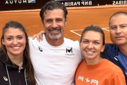 Simona Halep și echipa sa au ajuns la Roma / Sursă foto: twitter.com/pmouratoglou