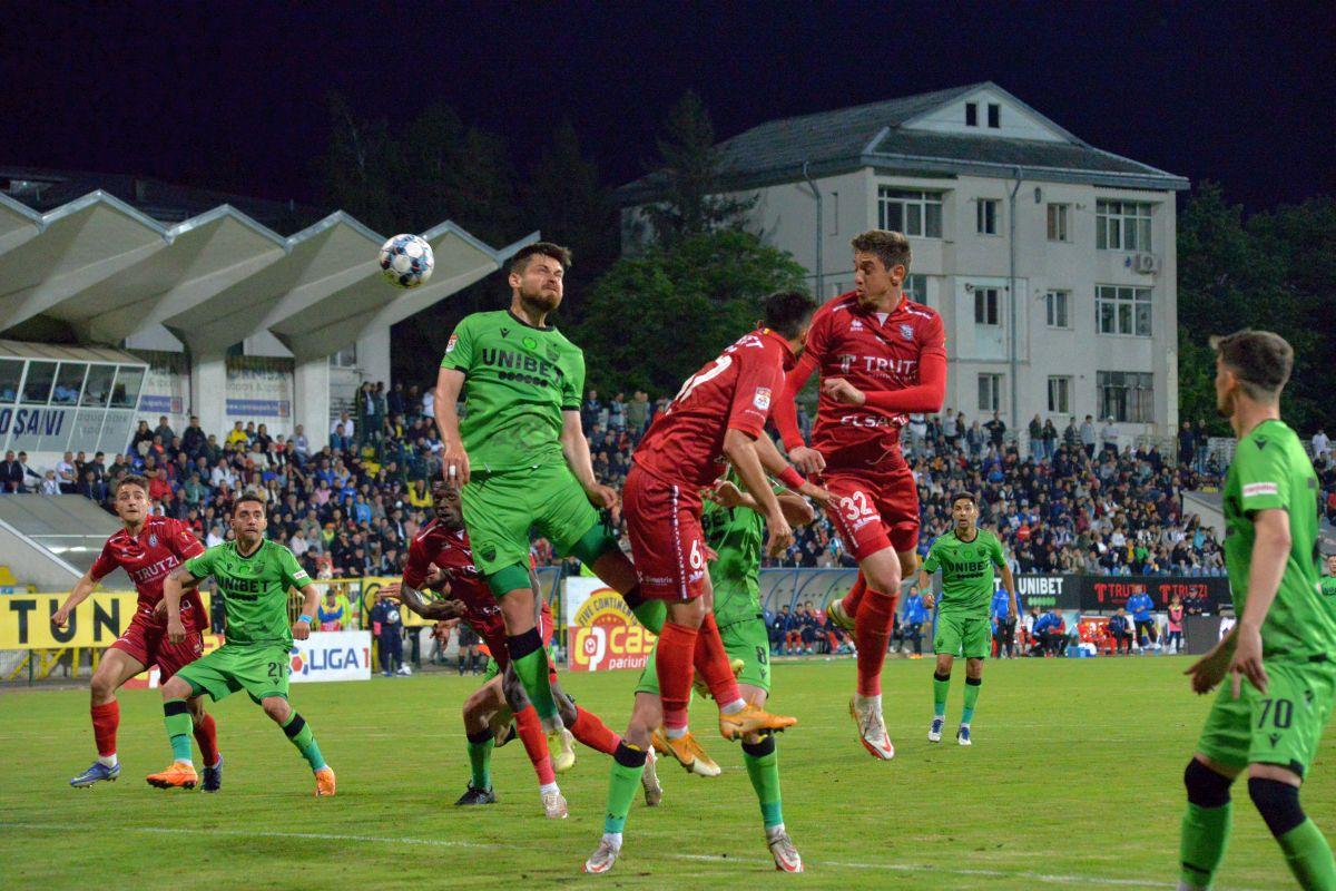 Potecă spre baraj! În inferioritate numerică, Dinamo câștigă thrillerul cu 5 goluri de la Botoșani