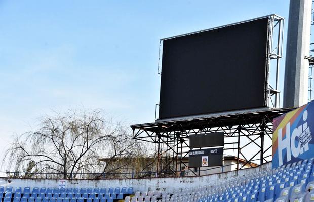 Finală de 7* pe stadion de 3* » GSP a vizitat arena care ar putea găzdui duelul de titlu din Liga 1: „Deja ne sună oamenii că vor câte 1.000 de bilete”