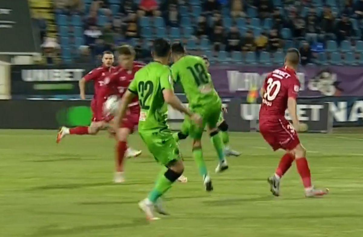 FOTO Botoșani - Dinamo, posibil penalty la Șeroni 06.05.2022