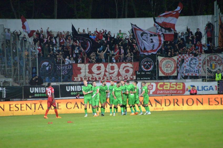 Deși a jucat o repriză întreagă cu un om mai puțin pe teren, Dinamo a învins-o cu 3-2 pe FC Botoșani în etapa #8 din play-out. Așadar, cresc speranțele pentru fanii care așteaptă cu sufletul la gură barajul de rămânere în Liga 1.