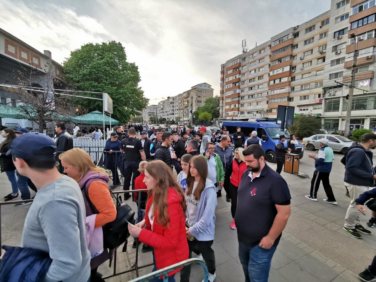 Potecă spre baraj! În inferioritate numerică, Dinamo câștigă thrillerul cu 5 goluri de la Botoșani