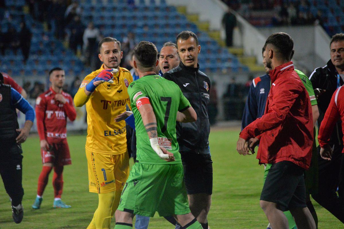 Potecă spre baraj! În inferioritate numerică, Dinamo câștigă thrillerul cu 5 goluri de la Botoșani