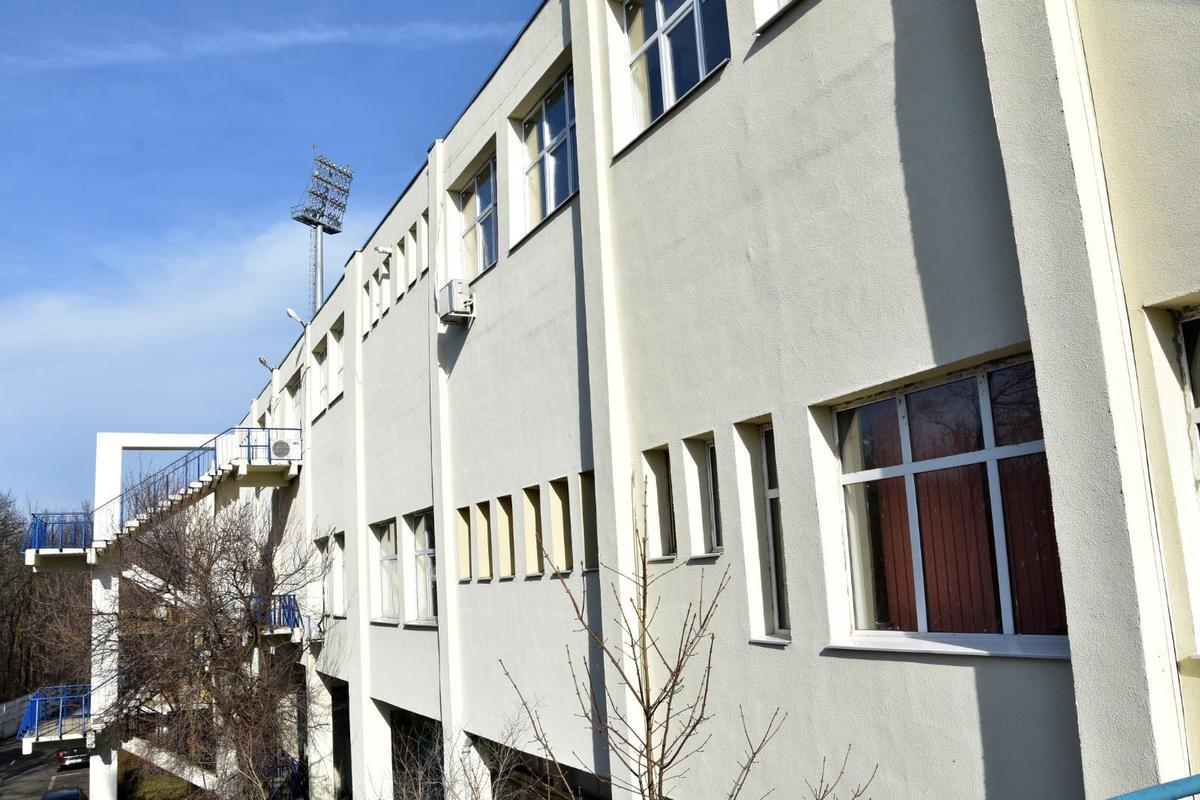 Finală de 7* pe stadion de 3* » GSP a vizitat arena care ar putea găzdui duelul de titlu din Liga 1: „Deja ne sună oamenii că vor câte 1.000 de bilete”