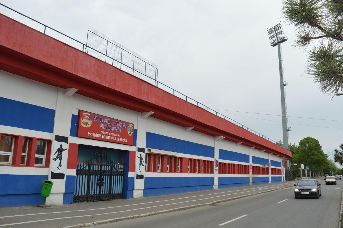 Finală de 7* pe stadion de 3* » GSP a vizitat arena care ar putea găzdui duelul de titlu din Liga 1: „Deja ne sună oamenii că vor câte 1.000 de bilete”