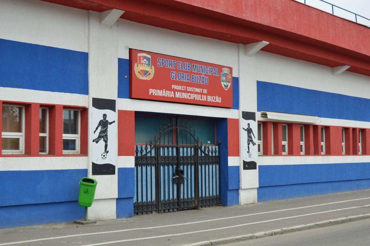 Finală de 7* pe stadion de 3* » GSP a vizitat arena care ar putea găzdui duelul de titlu din Liga 1: „Deja ne sună oamenii că vor câte 1.000 de bilete”