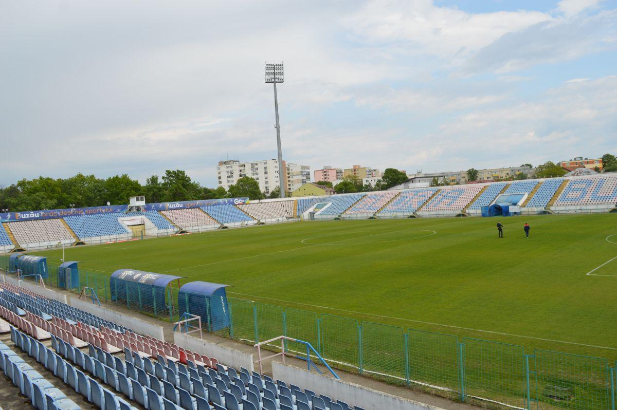 Finală de 7* pe stadion de 3* » GSP a vizitat arena care ar putea găzdui duelul de titlu din Liga 1: „Deja ne sună oamenii că vor câte 1.000 de bilete”