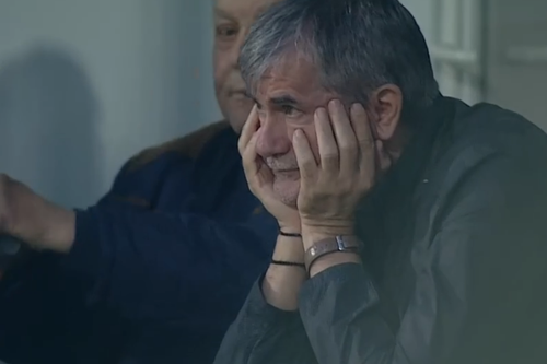FC Botoșani - Dinamo | Valeriu Iftime, finanțatorul moldovenilor, a fost surprins de camerele TV complet deznădăjduit în lojă după golul marcat de „câini” în minutul 7.
