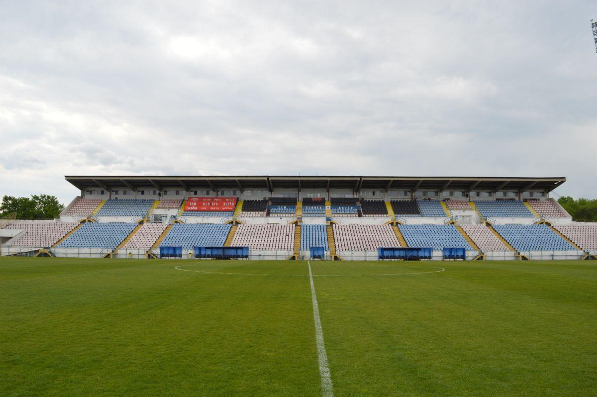 Finală de 7* pe stadion de 3* » GSP a vizitat arena care ar putea găzdui duelul de titlu din Liga 1: „Deja ne sună oamenii că vor câte 1.000 de bilete”