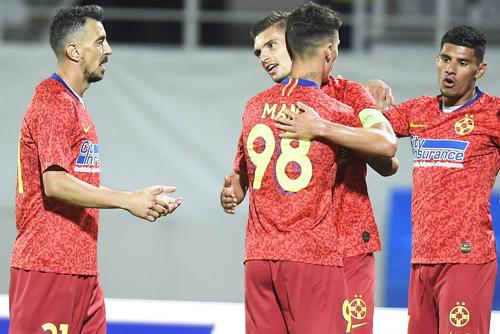 Ioan Hora, primul din stânga, la FCSB // foto: Imago Images