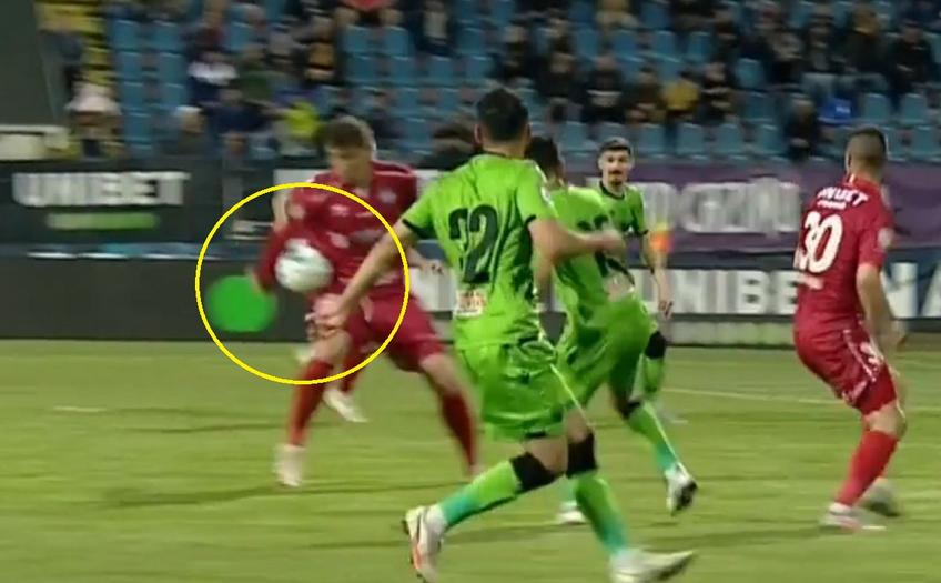 FC Botoșani - Dinamo | În minutul 38, la 1-1, „câinii” au solicitat o lovitură de la 11 metri.