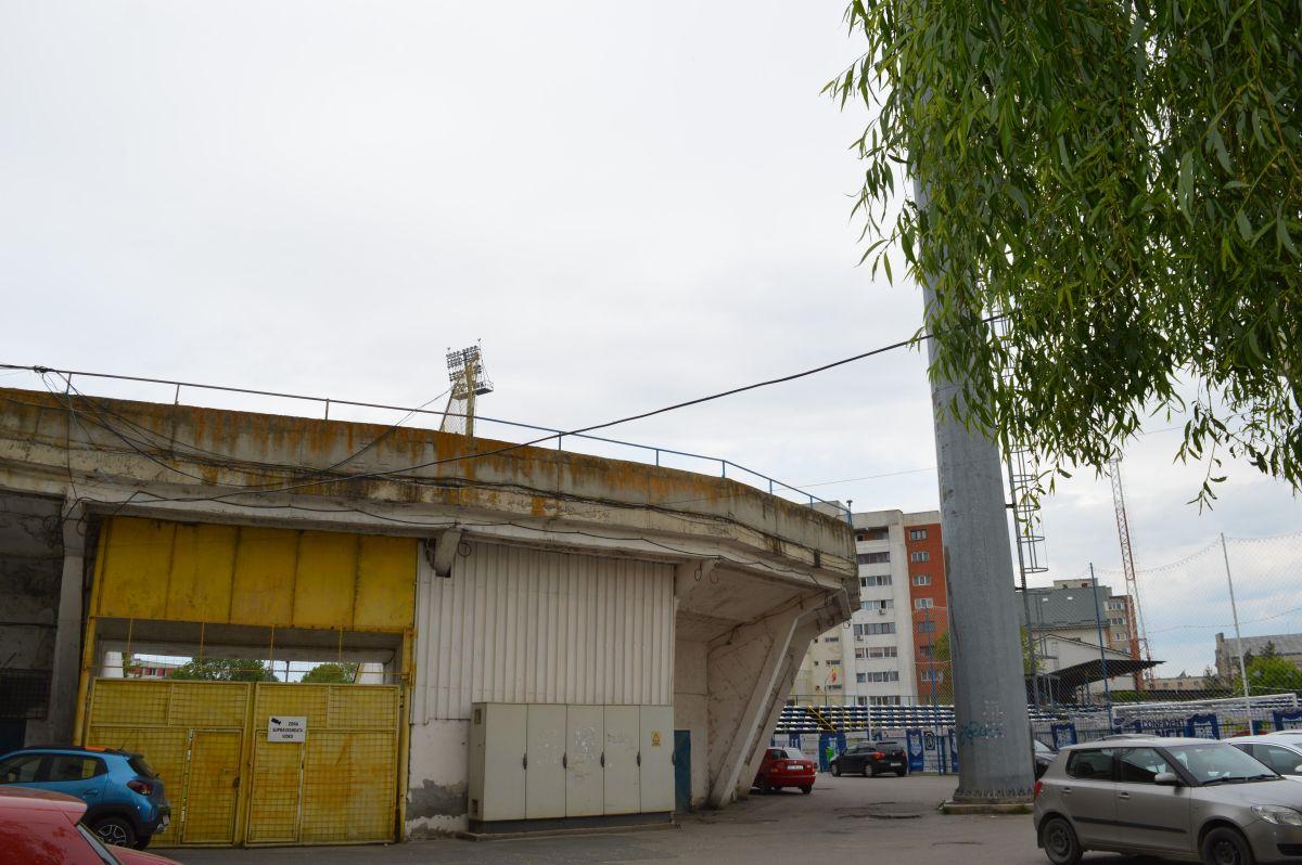 Finală de 7* pe stadion de 3* » GSP a vizitat arena care ar putea găzdui duelul de titlu din Liga 1: „Deja ne sună oamenii că vor câte 1.000 de bilete”