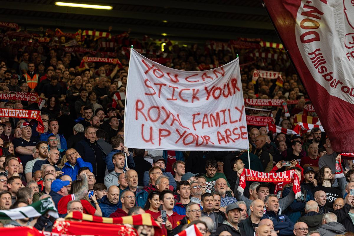 Protest pe Anfield » Ce au făcut suporterii lui Liverpool în ziua încoronării Regelui Charles