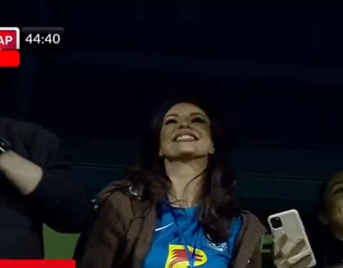 Cea mai sexy fană a Farului a făcut spectacol la meciul cu Rapid » S-a dezlănțuit în tribune, apoi a postat un mesaj ironic: „Nu plânge!”