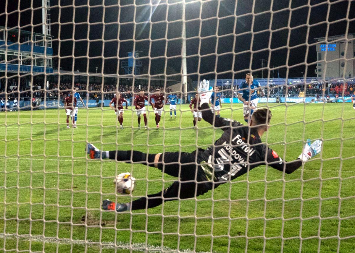 Scandări rasiste la Farul - Rapid: șicane și jigniri între cele două galerii