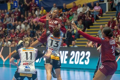 După 25-31 în turul de la Sala Polivalentă, Rapid a fost zdrobită în manșa secundă de Vipers în sferturile Ligii Campionilor, scor 31-40. Repriza a doua a fost de coșmar pentru fetele noastre.