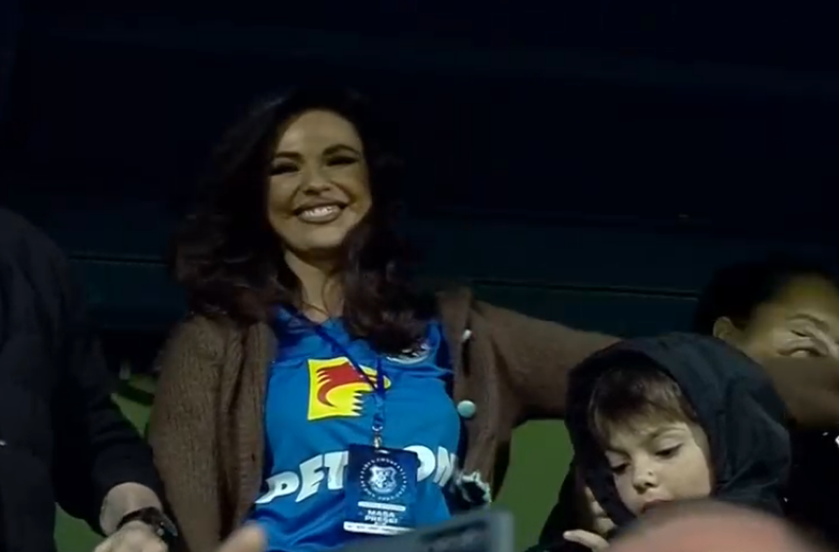 Andreea Bododel în tribune la Farul - Rapid