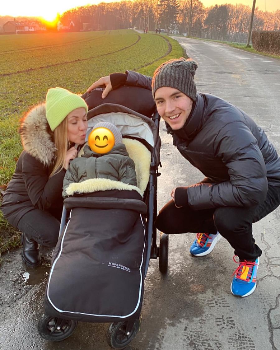 Jan-Lennard Struff alături de prietena sa, Madeleine, și de băiețelul lor, Henri, pe când avea doi ani El e primul lucky loser ajuns într-o finală Masters 1000 » Ce obiecte nu lipsesc niciodată din bagajul său