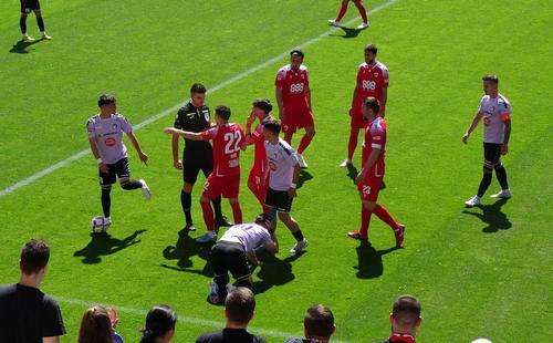 7 detalii de la Dinamo - Unirea Dej 0-0 » Discuție Patriche - suporteri, aplauze ironice ale Dejului + ce a apărut pe tabelă imediat după fluierul final