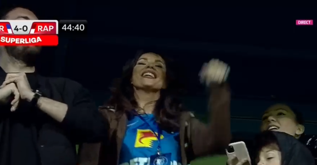 Andreea Bododel în tribune la Farul - Rapid