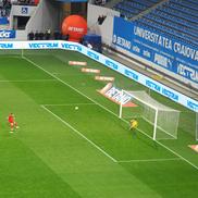 Penalty ratat de Olaru în Craiova - FCSB/ FOTO Ionuț Iordache (GSP)