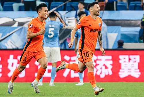 Alex Ioniță, mijlocașul lui Yunnan Yukun, a marcat un gol superb în victoria cu Shandong Taishan, scor 3-2, în etapa #11 din campionatul Chinei/ foto: Instagram @Alexandru Ionita