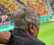 Momente inedite pe Arena Națională, cu Mircea Lucescu în prim-plan! Selecționerul a beneficiat de masaj pe toată durata meciului FCSB - Dinamo