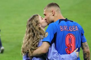 Love is in the air » Antonia și Daniel Bîrligea, momente tandre la finalul meciului FCSB - Dinamo