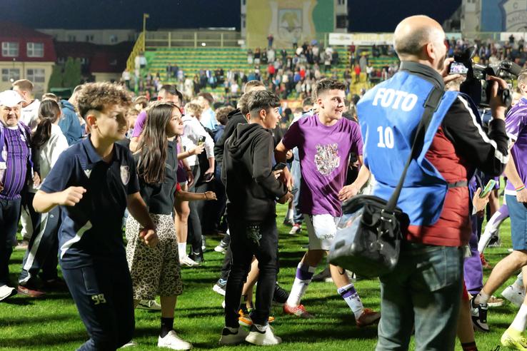 Sărbătoare la Mioveni, după ce FC Argeș a promovat, foto: Andrei Furnigă / GSP