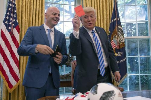 Gianni Infantino, președintele FIFA, alături de Donald Trump, președintele Statelor Unite ale Americii