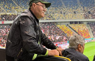 Momente inedite pe Arena Națională, cu Mircea Lucescu în prim-plan! Selecționerul a beneficiat de masaj pe toată durata meciului FCSB - Dinamo