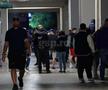 Nebunie în centrul orașului, aproape de miezul nopții: au sărbătorit promovarea în ploaie, cu zeci de torțe! Imaginile momentului