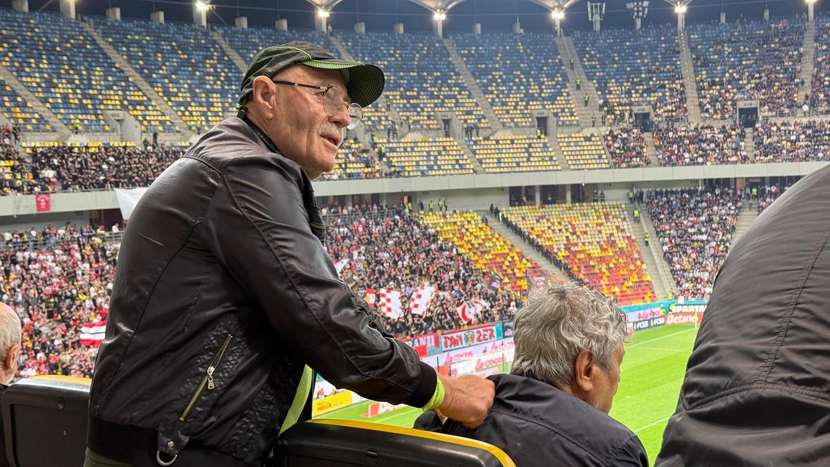Momente inedite pe Arena Națională, cu Mircea Lucescu în prim-plan! Selecționerul a beneficiat de masaj pe toată durata meciului FCSB - Dinamo