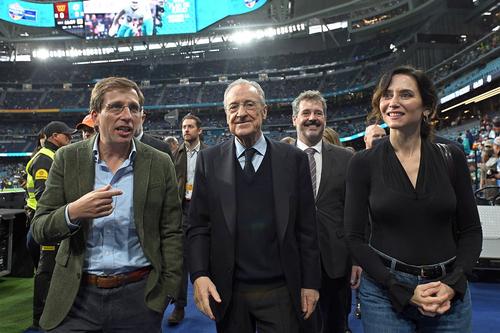 Primarul Madridului, în stânga, aici alături de Florentino Perez, președintele lui Real Madrid // foto: Guliver/gettyimages