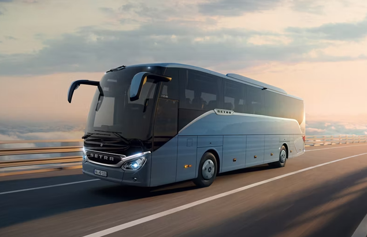 Siglă și autocar FCSB