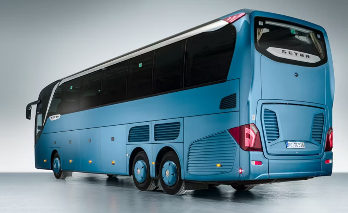 Siglă și autocar FCSB