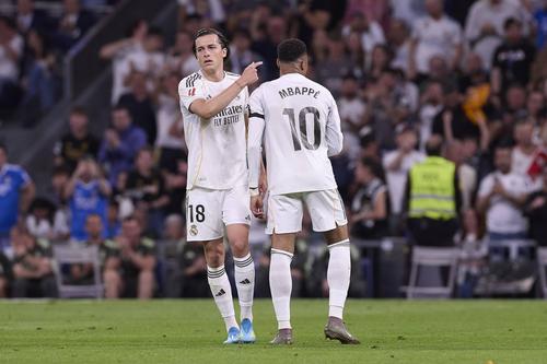 Alvaro Carreras (stânga) și Kylian Mbappe (dreapta) / Foto: Imago Images