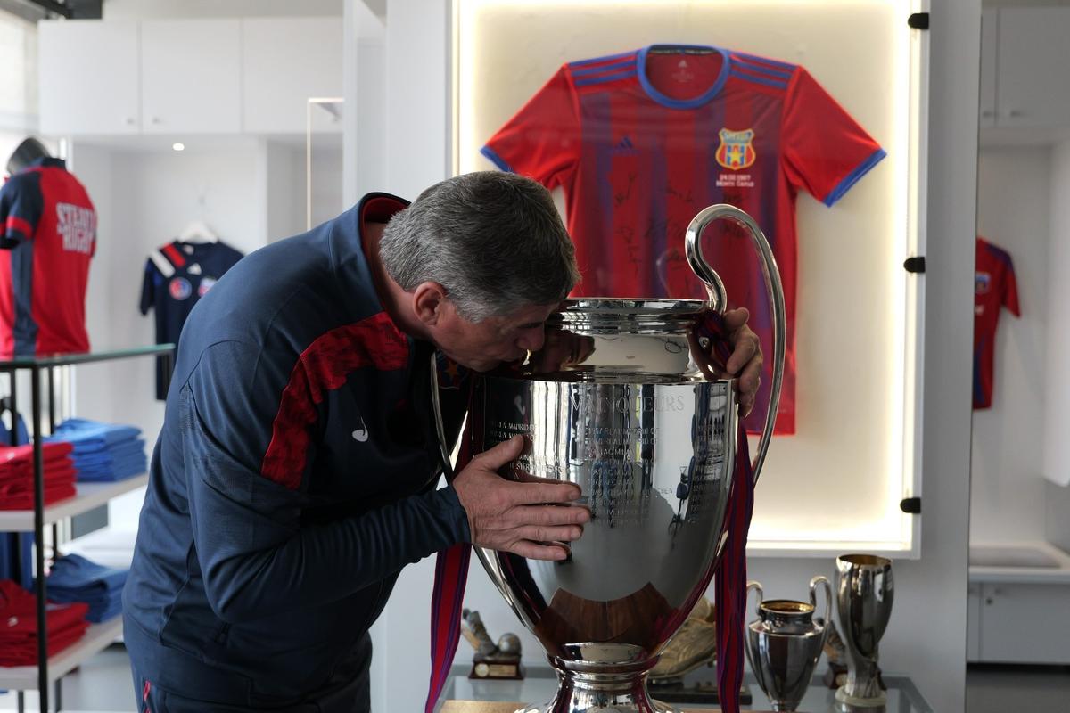 „Ce bucurie era în Ghencea după Cupa Campionilor, ce tristețe e acum!” » Ștefan Iovan, căpitanul de la Sevilla: „Unii mai încearcă și azi să ne ciuntească istoria”