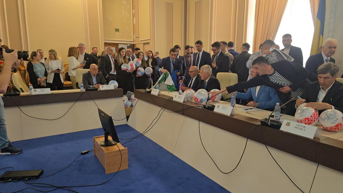 Steaua '86 în Camera Deputaților » Parlamentarii AUR au „confiscat” sărbătoarea, Balint a cerut indemnizații de merit pentru toată echipa: „În mod firesc și drept”