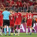 Scandal uriaș la Bayern - PSG » Nemții au năvălit peste arbitru/ FOTO Getty Images