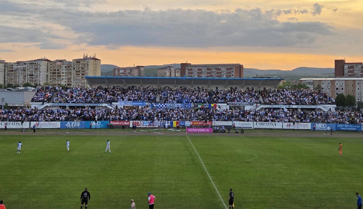 Reacția conducerii după promovarea Corvinului în Superliga: „Nea Mircea! Mi-ai cerut, în urmă cu un an”