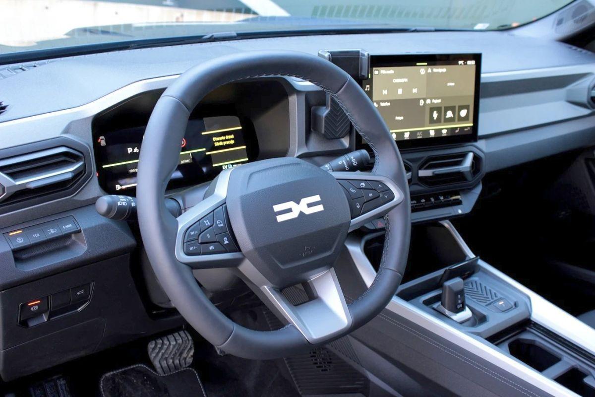 Dacia, „dormitor pe roți” » Imagini surprinzătoare: cum arată mașina-casă care nu a existat vreodată