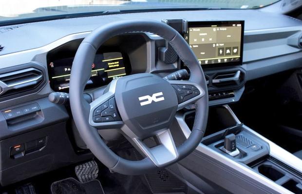 Dacia, „dormitor pe roți” » Imagini surprinzătoare: cum arată mașina-casă care nu a existat vreodată